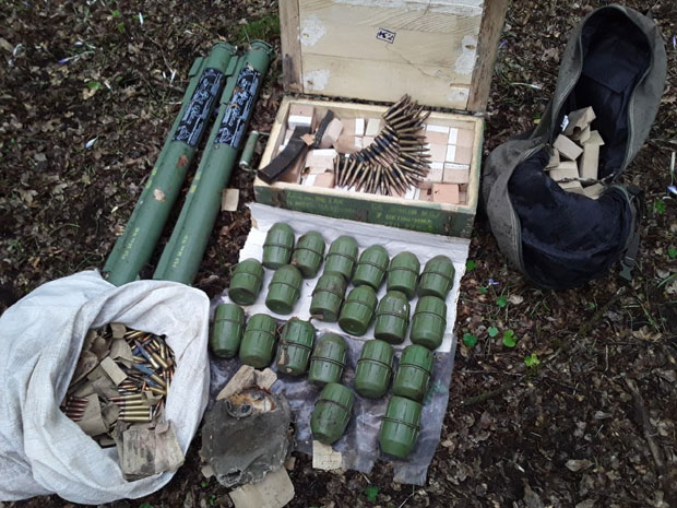 Гранате и мине ничу као печурке (ФОТО)
